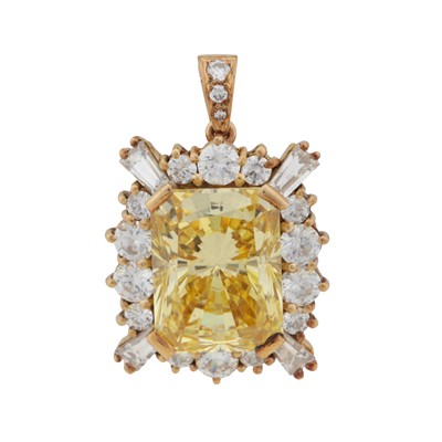 Lot 187 - A paste pendant