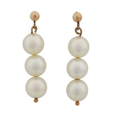 Lot 91 - A pair of pearl pendent earrings