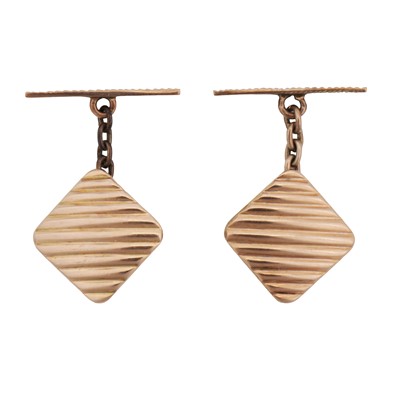 Lot 174 - A pair of square cufflinks