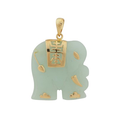 Lot 156 - A jade elephant pendant