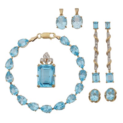 Lot 32 - A blue topaz and gold group of jewellery