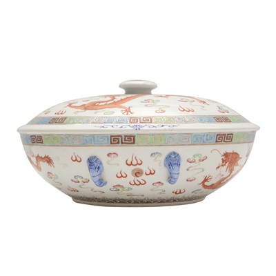 Lot 67 - A large Chinese 'dragon' dish and cover, Qing dynasty, Guangxu period