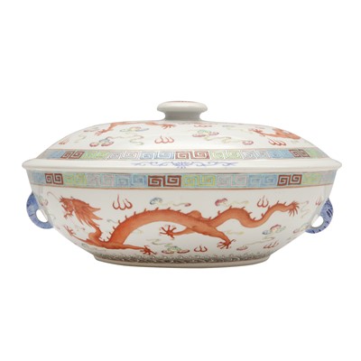 Lot 67 - A large Chinese 'dragon' dish and cover, Qing dynasty, Guangxu period