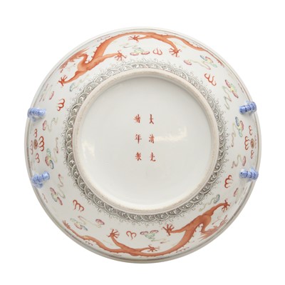 Lot 67 - A large Chinese 'dragon' dish and cover, Qing dynasty, Guangxu period