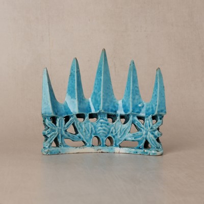 Lot 36 - A Chinese turquoise-glazed brush holder, Qing dynasty, Kangxi period