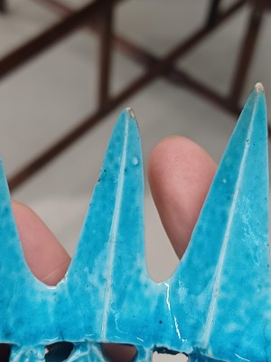 Lot 36 - A Chinese turquoise-glazed brush holder, Qing dynasty, Kangxi period
