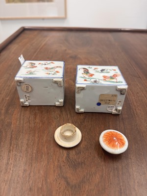 Lot 20 - A near-pair of Chinese export famille-verte 'chicken' tea caddies, Qing dynasty, Kangxi period