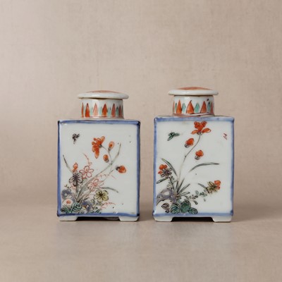Lot 20 - A near-pair of Chinese export famille-verte 'chicken' tea caddies, Qing dynasty, Kangxi period