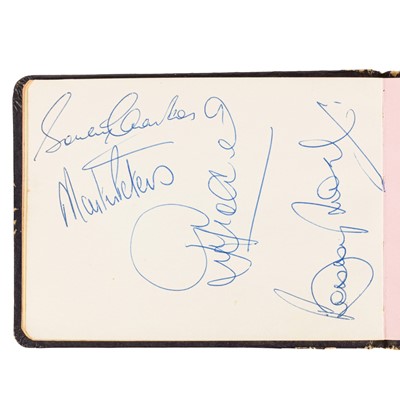 Lot 35 - Autograph Album.- Incl. Bobby Moore