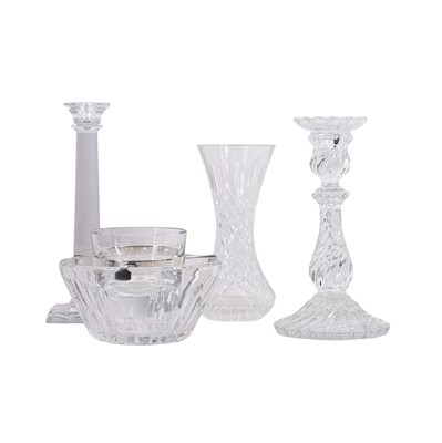 Lot 143 - A group of modern glass and crystal