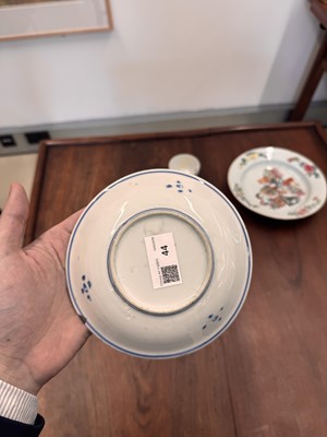 Lot 44 - A Chinese blue and white 'frog and butterfly' dish, Ming dynasty, Tianqi period