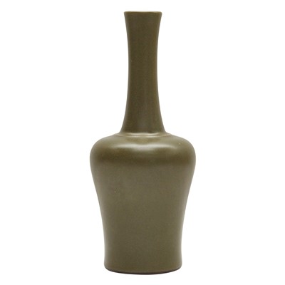Lot 666 - A Chinese teadust-glazed mallet vase, 19th/20th century