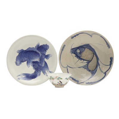 Lot 840 - A group of three Japanese ceramics, 18th/20th century