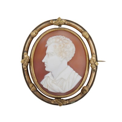 Lot 229 - A cameo brooch / pendant
