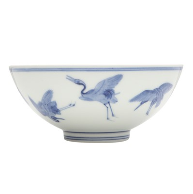 Lot 753 - A Chinese blue and white 'cranes' bowl, 20th century
