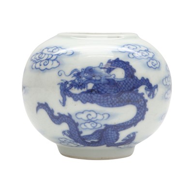 Lot 615 - A Chinese blue and white 'dragon and phoenix' waterpot, 19th/20th century