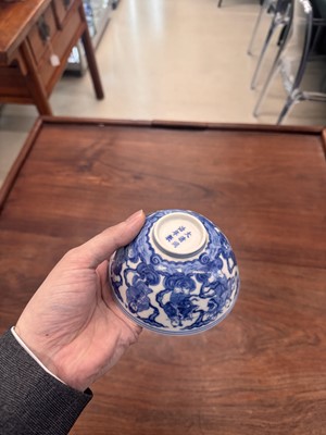 Lot 61 - A Chinese blue and white 'Eight Daoist Immortals' bowl, Qing dynasty, Tongzhi period