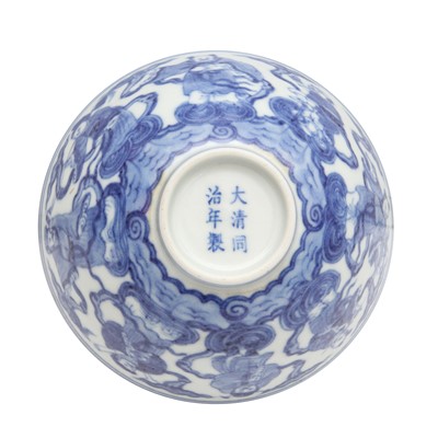 Lot 61 - A Chinese blue and white 'Eight Daoist Immortals' bowl, Qing dynasty, Tongzhi period