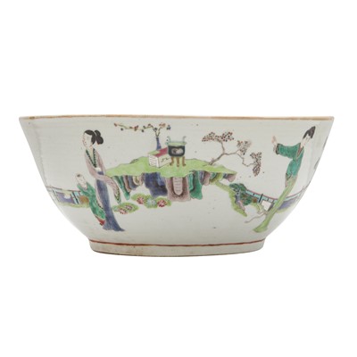 Lot 628 - A Chinese famille-verte ‘figural’ bowl, Qing dynasty