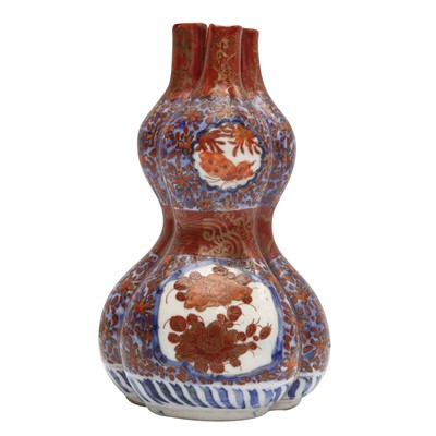 Lot 838 - A Japanese Imari conjoined 'double-gourd' vase, Meiji period, 19th century
