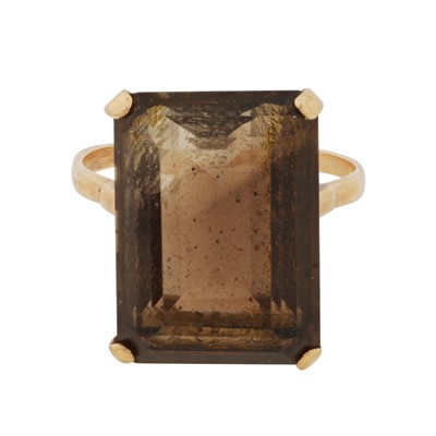 Lot 248 - A smoky quartz single stone ring