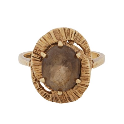 Lot 249 - A smoky quartz single stone ring