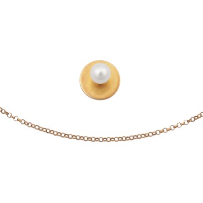 Lot 194 - A chain necklace and a pearl stud