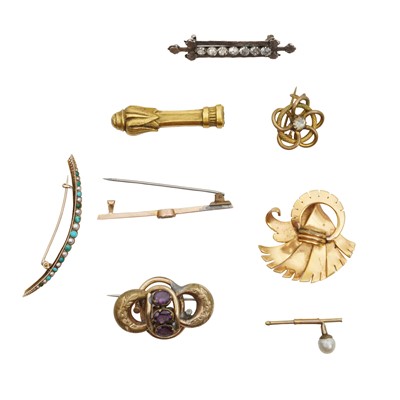 Lot 476 - A collection of brooches and other jewellery