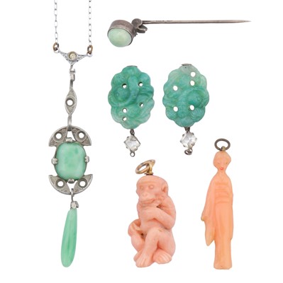 Lot 487 - A group of jade and coral jewellery