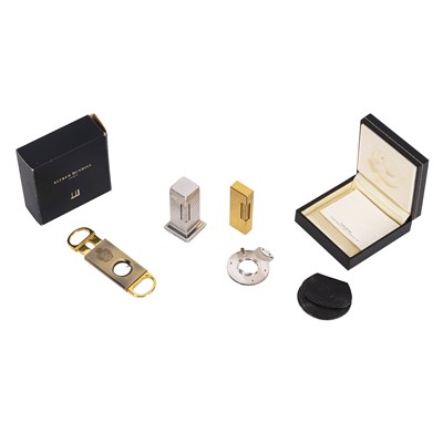 Lot 433 - A mixed group of assorted lighters and smoking accessories