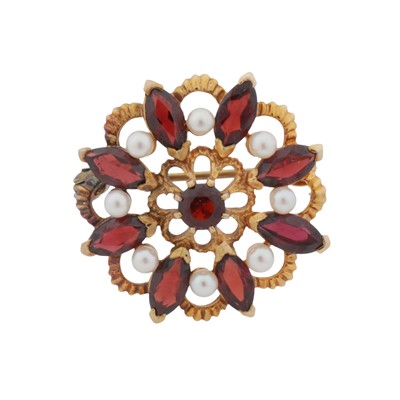 Lot 277 - A garnet and pearl brooch