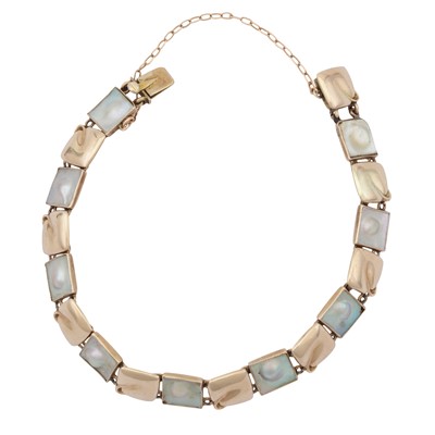 Lot 187 - A mother of pearl bracelet