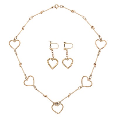 Lot 391 - A heart necklace and earrings suite