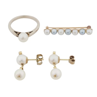 Lot 410 - A collection of cultured pearl jewellery