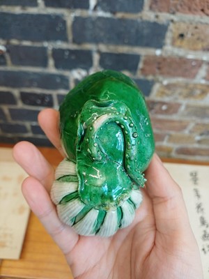 Lot 31 - A Chinese sancai 'lotus pod' brush washer, Qing dynasty, Kangxi period
