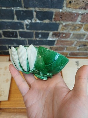Lot 31 - A Chinese sancai 'lotus pod' brush washer, Qing dynasty, Kangxi period