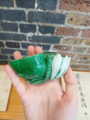 Lot 31 - A Chinese sancai 'lotus pod' brush washer, Qing dynasty, Kangxi period