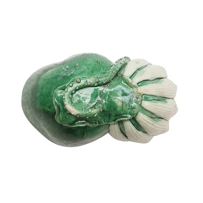 Lot 31 - A Chinese sancai 'lotus pod' brush washer, Qing dynasty, Kangxi period