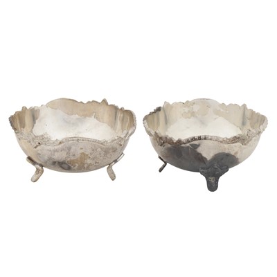 Lot 613 - A pair of late 20th century Indian silver bowls