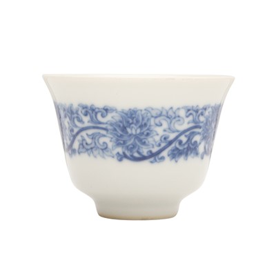 Lot 411 - A Chinese blue and white 'lotus' wine cup, Republic period, Yongzheng mark