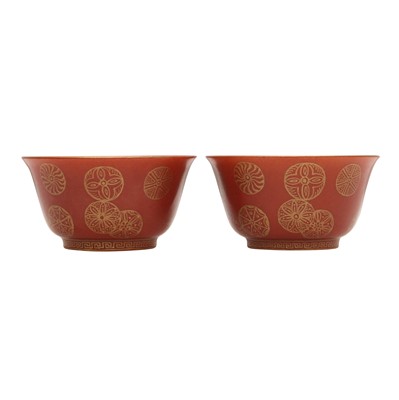 Lot 79 - A pair of Chinese coral-ground gilt-decorated cups, Qing dynasty, Yongzheng marks