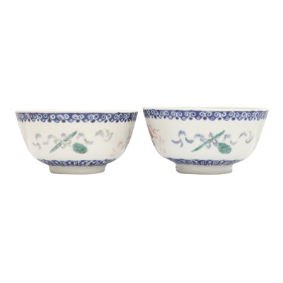 Lot 355 - A pair of Chinese famille-rose 'bajixiang' bowls, Qing dynasty, 19th century