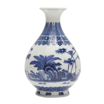 Lot 344 - A small Chinese blue and white pear-shaped vase, yuhuchunping, Qing dynasty, 19th century