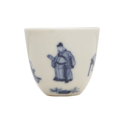 Lot 351 - A Chinese blue and white 'scholar' wine cup, Qing dynasty, Kangxi mark