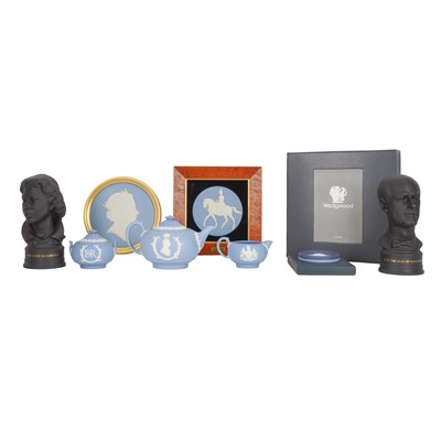 Lot 129 - A collection of Wedgwood items related to Queen Elizabeth II