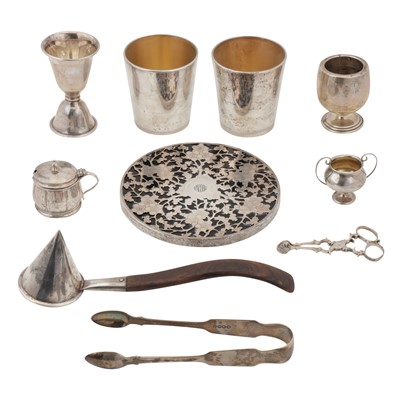 Lot 658 - A mixed group of sterling silver