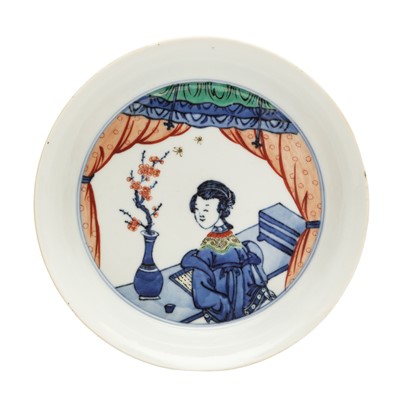 Lot 643 - A Chinese wucai 'lady' dish, Qing dynasty, 19th century