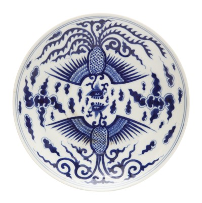Lot 735 - A Chinese blue and white 'phoenix' dish, late Qing dynasty / Republic period, Guangxu mark