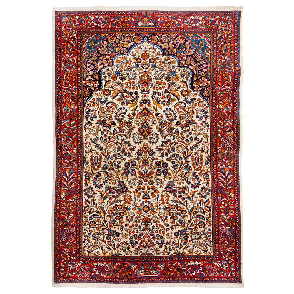 Sarouk Prayer Rug Lot 33 - A fine Sarouk prayer rug, west Persia