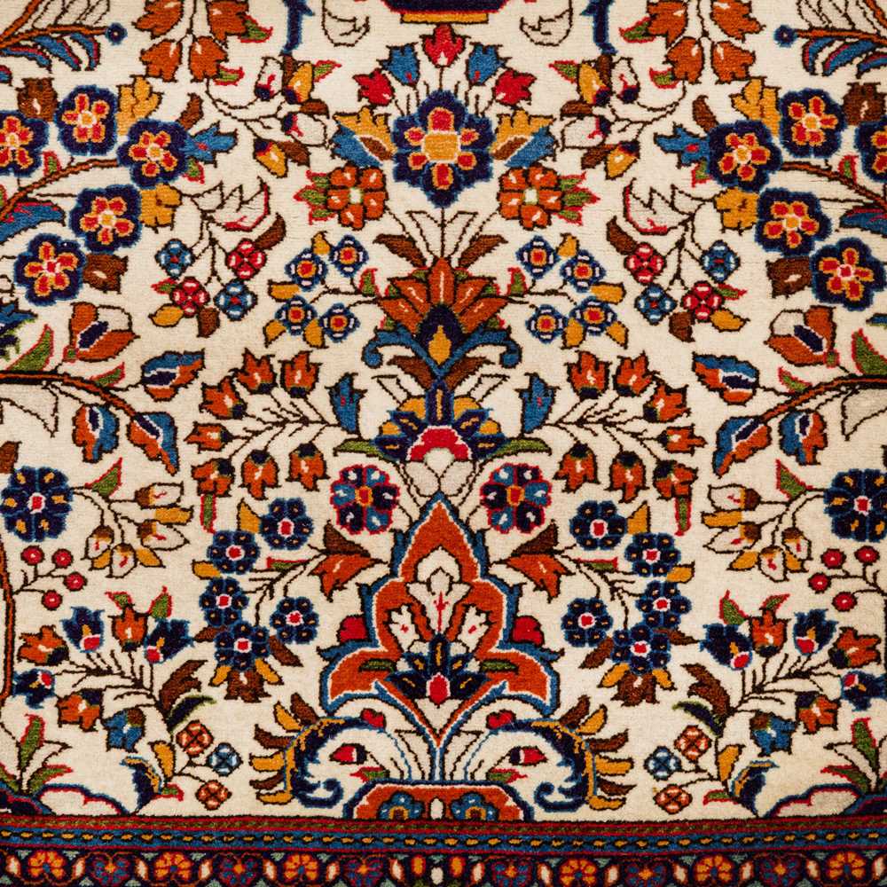 Sarouk Prayer Rug Lot 33 - A fine Sarouk prayer rug, west Persia